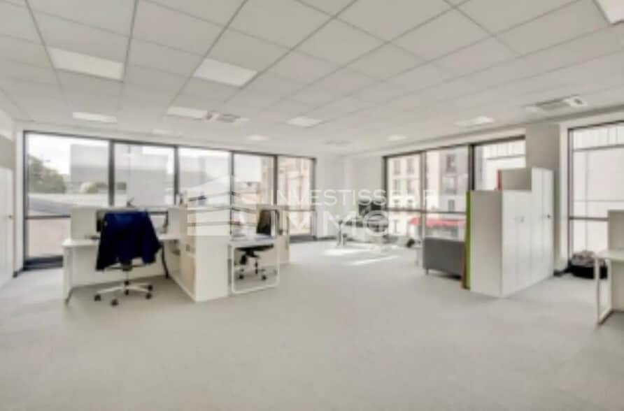 Flex in Villeneuve-la-Garenne for lease - Interior Photo - Image 2 of 7