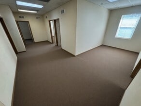 4621 Shrank Dr, Independence, MO for lease Interior Photo- Image 2 of 8