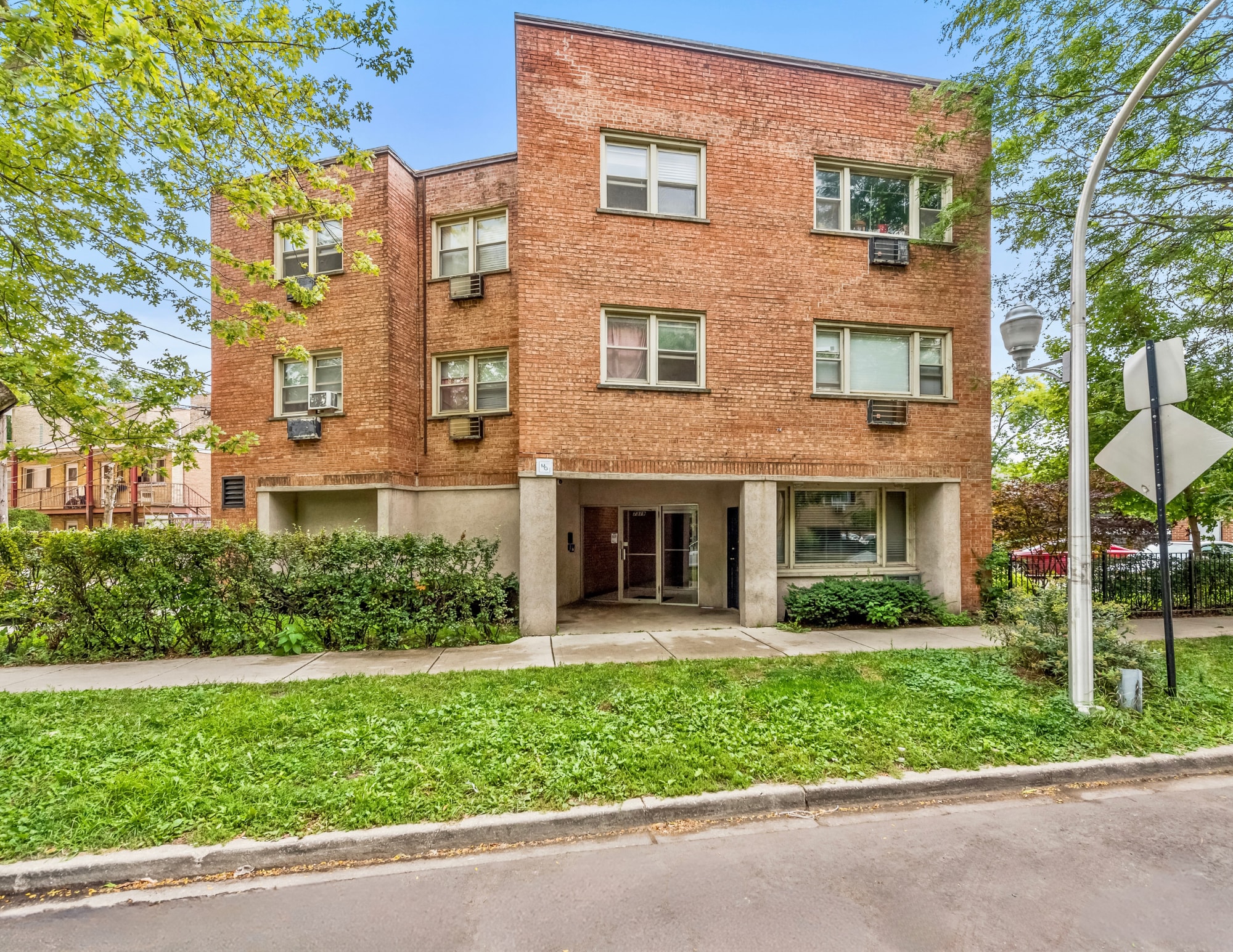 7319 N Rogers Ave, Chicago, IL for sale Primary Photo- Image 1 of 16