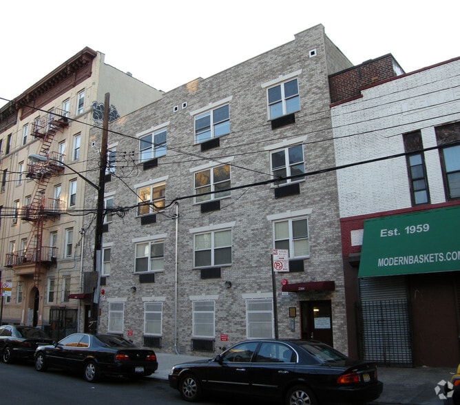 2384 Hoffman St, Bronx, NY for sale - Primary Photo - Image 1 of 2
