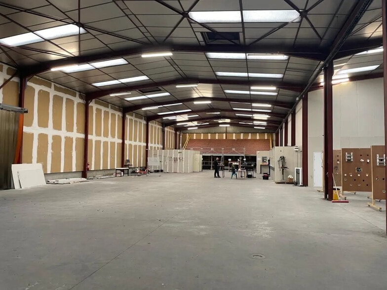 Flex in Aubervilliers for lease - Building Photo - Image 2 of 7