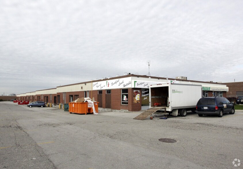 90 Signet Dr, Toronto, ON à louer - Photo du bâtiment - Image 2 de 2