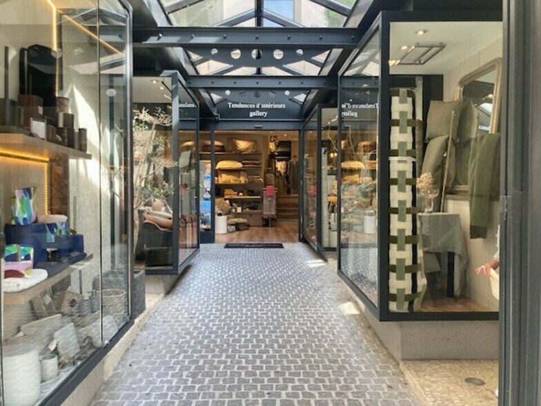 Retail in Quimper for lease - Building Photo - Image 2 of 5