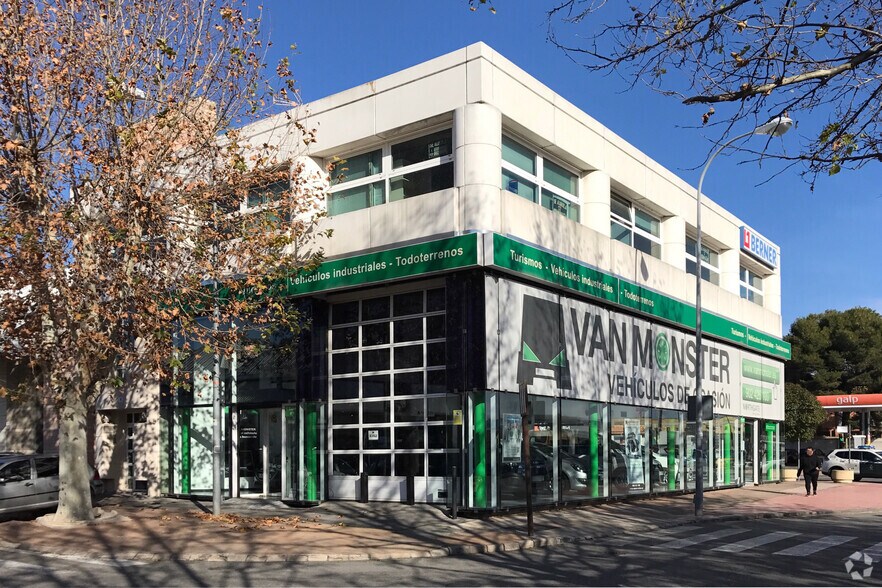 Calle el Escorial, 100, Alcalá de Henares, Madrid à vendre - Photo du bâtiment - Image 2 de 2