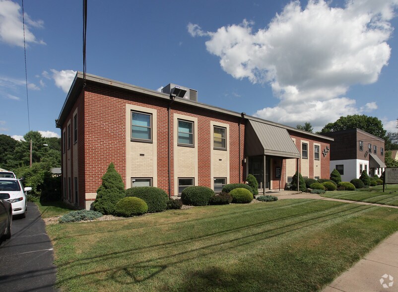 153 Main St, Manchester, CT à vendre - Photo du bâtiment - Image 2 de 10