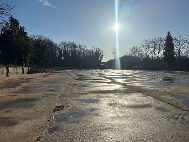 1 & 2 Allum Way, Londres à louer - Photo du bâtiment - Image 3 de 3