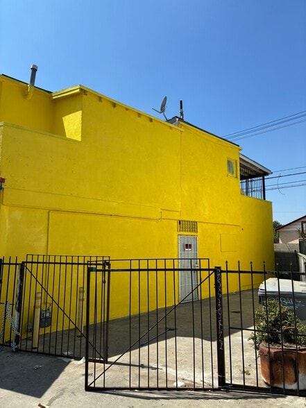 10111 Long Beach Blvd, Lynwood, CA à louer - Photo du bâtiment - Image 2 de 5