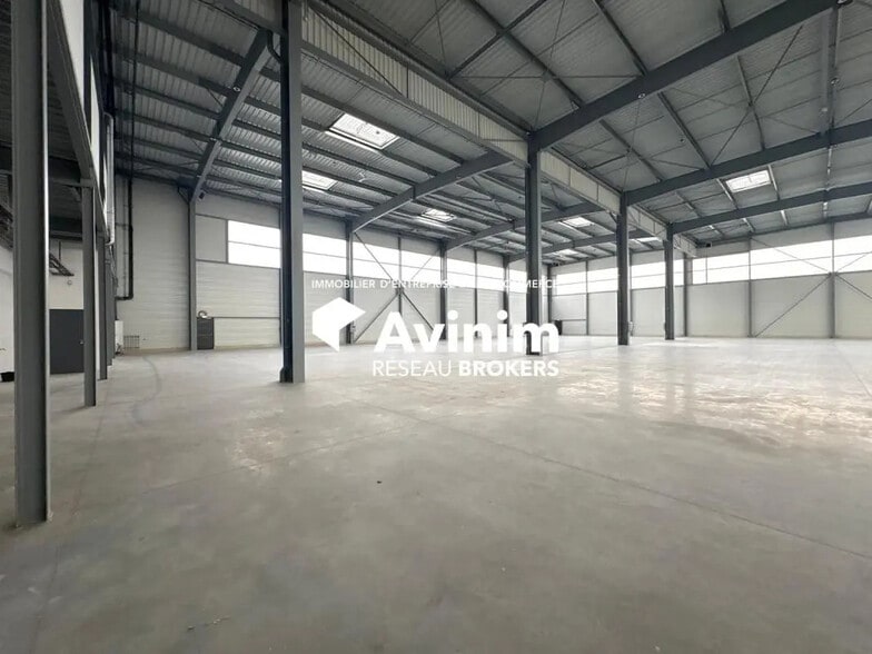 Industrial in Torcy for lease - Interior Photo - Image 2 of 4