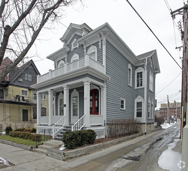 1516 E Brady St, Milwaukee, WI for sale - Building Photo - Image 2 of 2