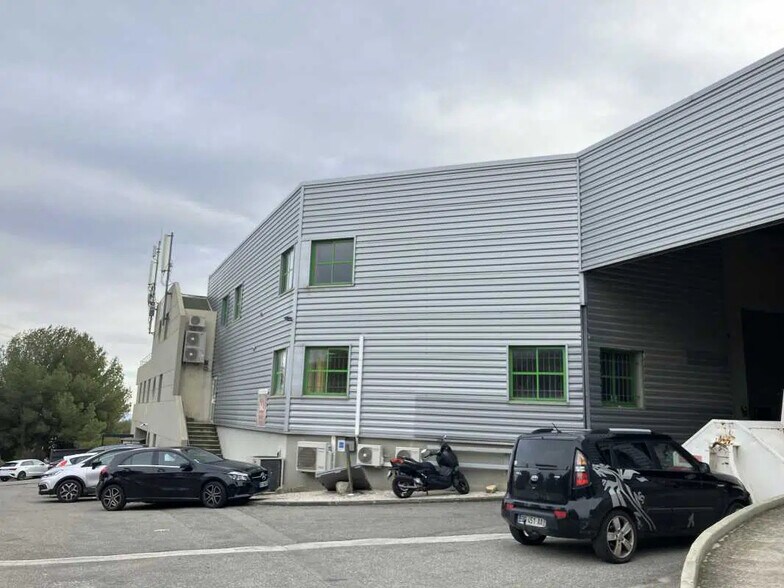 Flex in La Ciotat for lease - Building Photo - Image 2 of 7