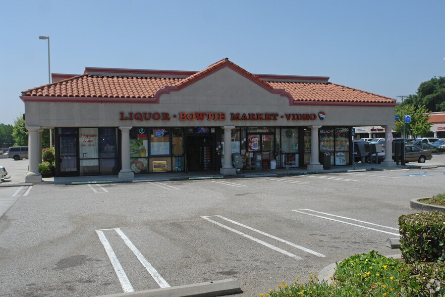 2990 E Colorado Blvd, Pasadena, CA à vendre - Photo du bâtiment - Image 2 de 5