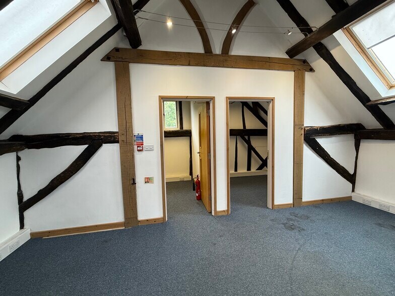 The Barn, Dawes Farm, Bognor Road, Warnham, Warnham à louer - Photo du bâtiment - Image 3 de 7