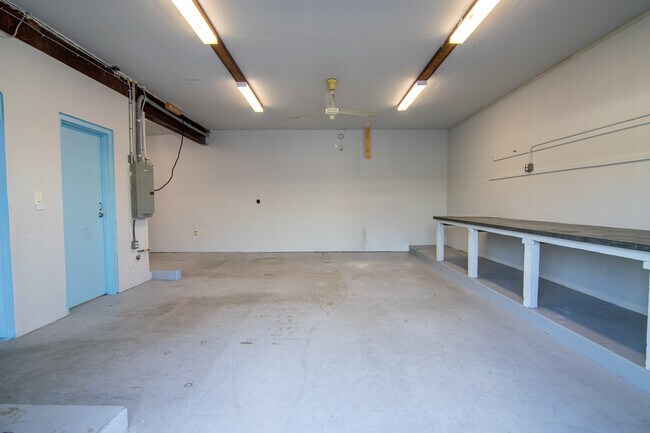 Plus de détails pour 7030 Burlington Ave N, Saint Petersburg, FL - Industriel à louer
