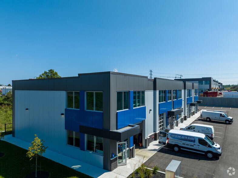 395 Anchor Rd, Hamilton, ON à vendre - Photo du bâtiment - Image 3 de 3