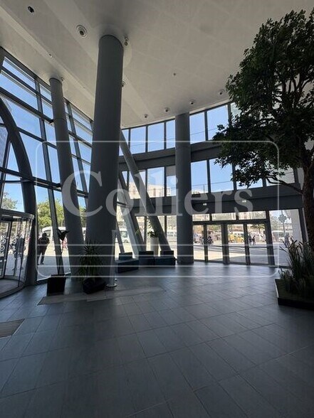 10-12 Boulevard Marius Vivier-Merle, Lyon à louer - Hall d’entrée - Image 2 de 5