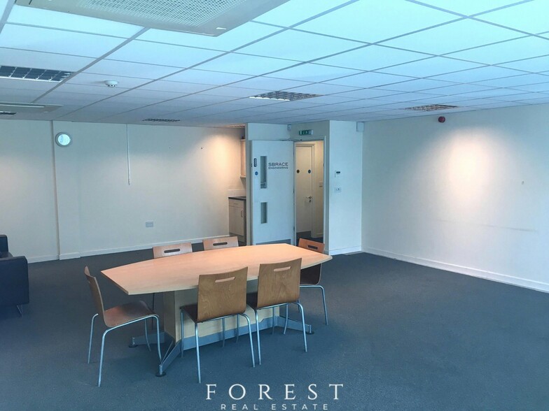 Imperial Way, Watford for lease - Building Photo - Image 3 of 14