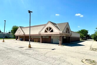 2515 N Knoxville Ave, Peoria, IL for lease Interior Photo- Image 2 of 11