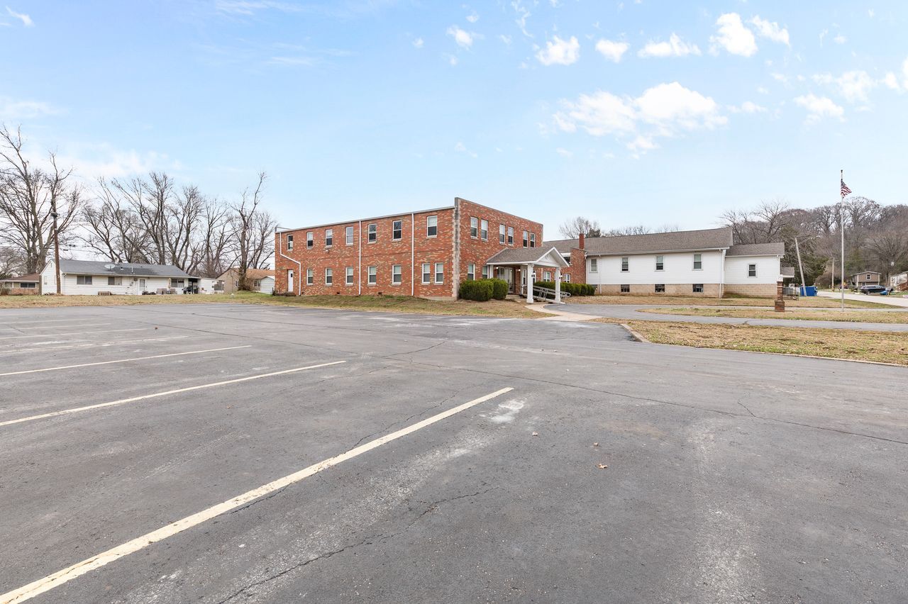 8861 Botanical Ave, Caseyville, IL for sale Primary Photo- Image 1 of 38