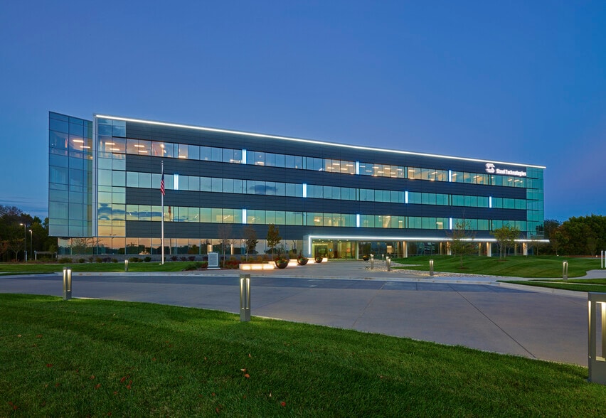 700 N Hurstbourne Pky, Louisville, KY for lease - Building Photo - Image 2 of 9