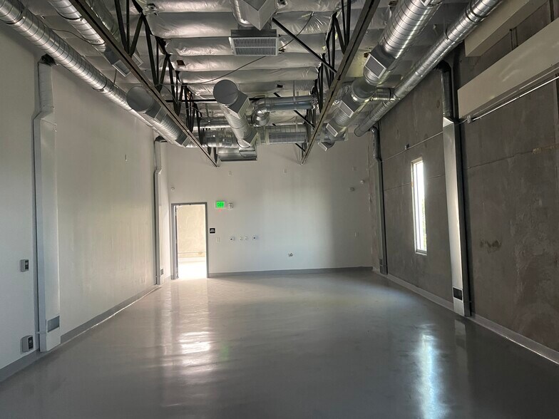 2909 Tech Center Dr, Santa Ana, CA à vendre - Photo du bâtiment - Image 3 de 14