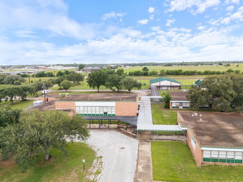 1200 Whitson St, Bay City, TX à vendre - Photo du bâtiment - Image 2 de 12