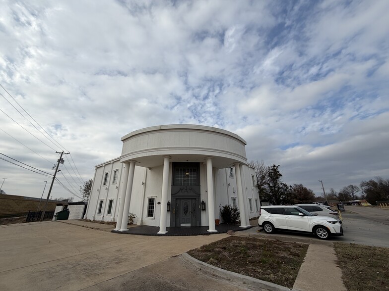 4645 Tinker Diagonal St, Oklahoma City, OK for sale - Building Photo - Image 2 of 56