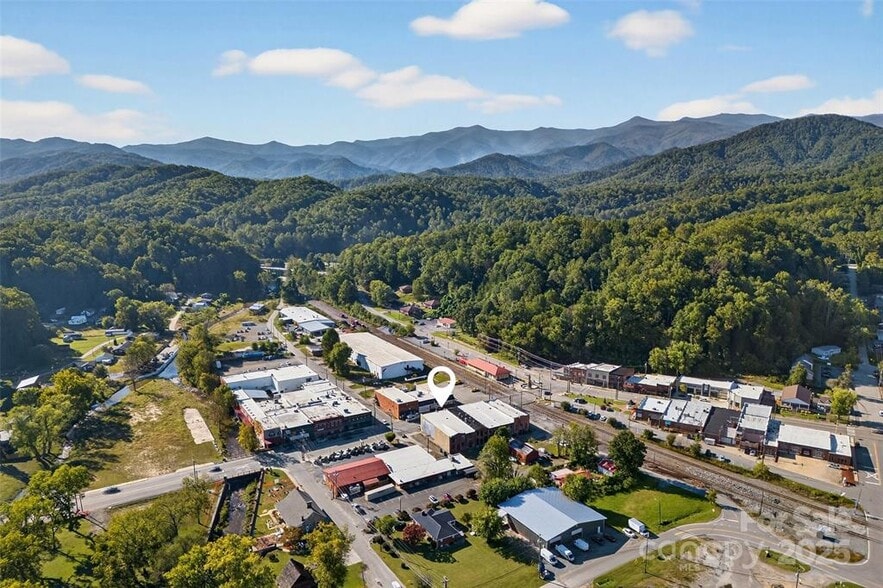 47 Catawba ave, Old Fort, NC for sale - Building Photo - Image 2 of 16