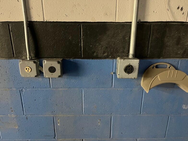 51 Aster St, West Warwick, RI for sale - Building Photo - Image 3 of 15