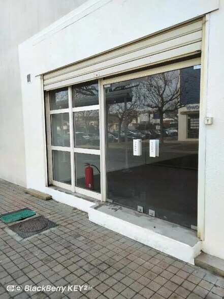 Office in Vitrolles for lease - Building Photo - Image 2 of 2