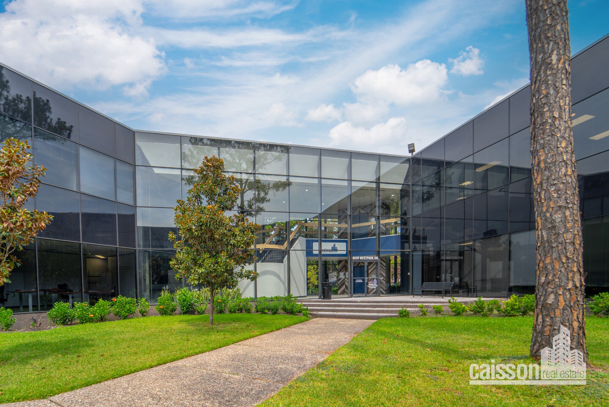 6220 WESTPARK Dr, Houston, TX à louer Photo du bâtiment- Image 1 de 31