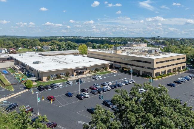 Plus de détails pour 4800-4850 E Street Rd, Trevose, PA - Bureau à louer