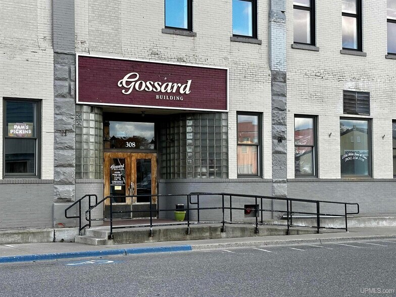 308 Cleveland Ave, Ishpeming, MI à vendre - Photo du bâtiment - Image 2 de 25