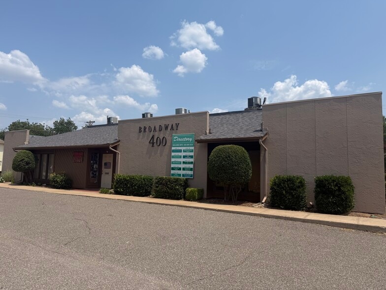 400 N Broadway, Edmond, OK for lease - Building Photo - Image 2 of 21