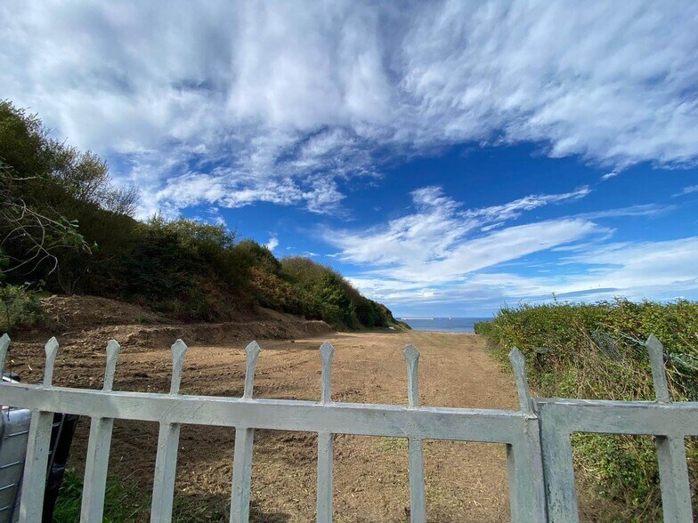 Camino Peñarrubia, 337, Gijón, Asturias à louer - Photo du bâtiment - Image 3 de 26