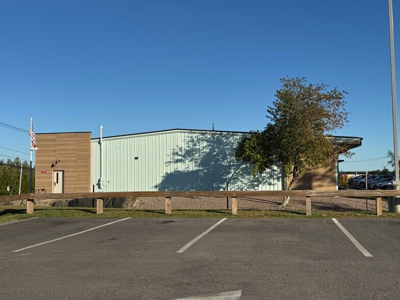 70 Frank Mossberg Dr, Attleboro, MA à louer - Photo du bâtiment - Image 3 de 5
