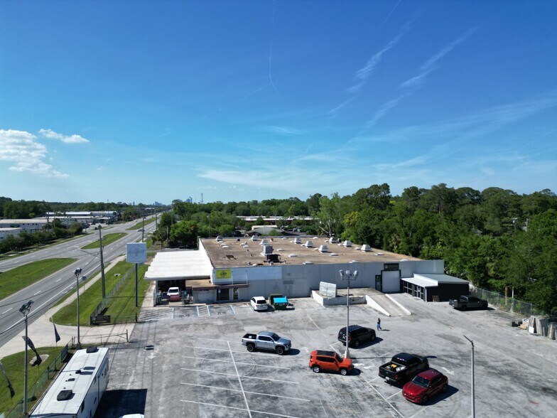 4827 Philips Hwy, Jacksonville, FL à vendre - Photo du bâtiment - Image 2 de 16