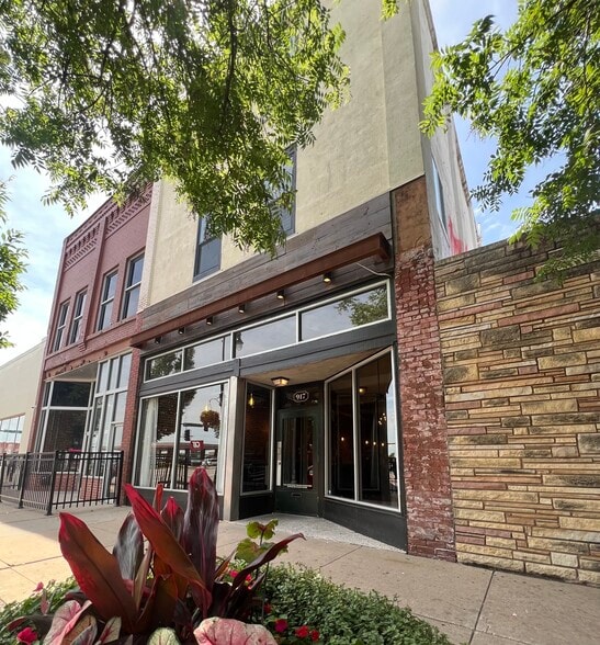 917 E Douglas Ave, Wichita, KS à louer - Photo du bâtiment - Image 1 de 18