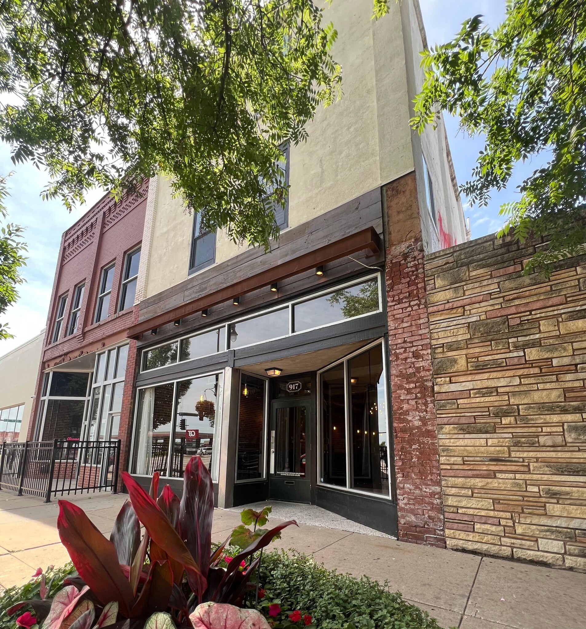 917 E Douglas Ave, Wichita, KS for lease Building Photo- Image 1 of 19
