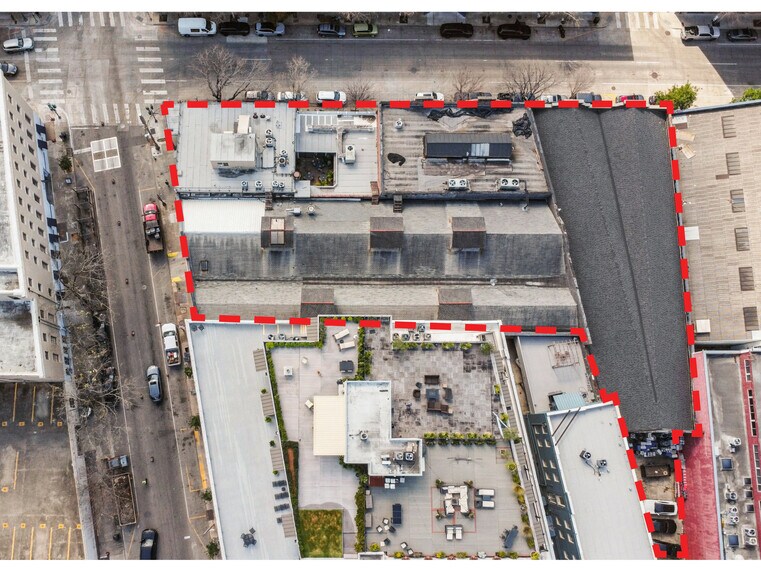 SIGNATURE MIXED-USE PROPERTY - FOR SALE portefeuille de 3 propriétés à vendre sur LoopNet.ca - Photo du bâtiment - Image 3 de 37