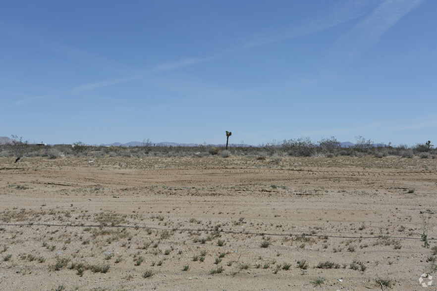 Adelanto Rd, Adelanto, CA à louer - Photo principale - Image 1 de 11