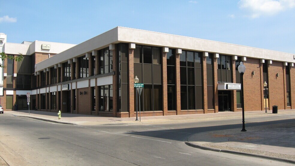 110-117 Park Central Sq, Springfield, MO à louer - Photo du bâtiment - Image 3 de 7