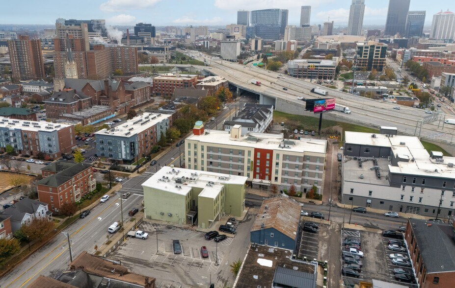 601 E Jefferson St, Louisville, KY à louer - Photo du bâtiment - Image 3 de 9
