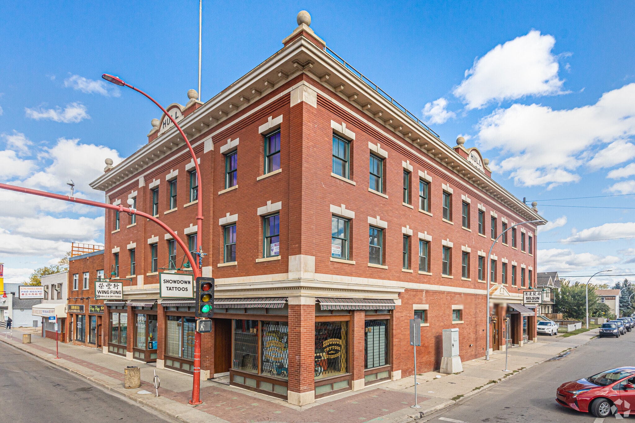 10601 97th St NW, Edmonton, AB à vendre Photo principale- Image 1 de 23