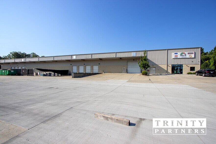 195-199 Shop Grove Dr, Columbia, SC for lease - Building Photo - Image 2 of 2