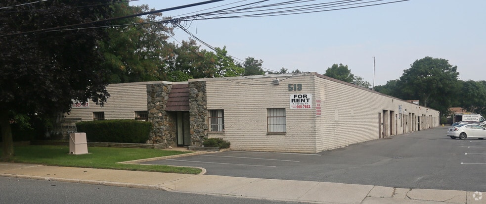 513 Acorn St, Deer Park, NY for lease - Primary Photo - Image 1 of 4