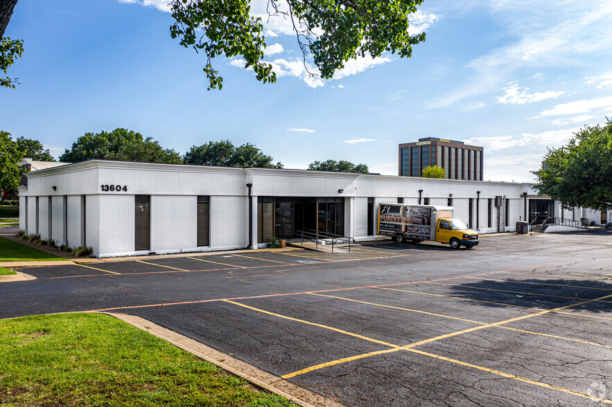 13604 Midway Rd, Farmers Branch, TX à vendre - Photo du bâtiment - Image 1 de 1