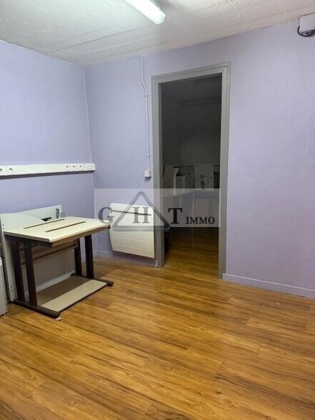 Industrial in Villeneuve-le-Roi for lease - Interior Photo - Image 3 of 16