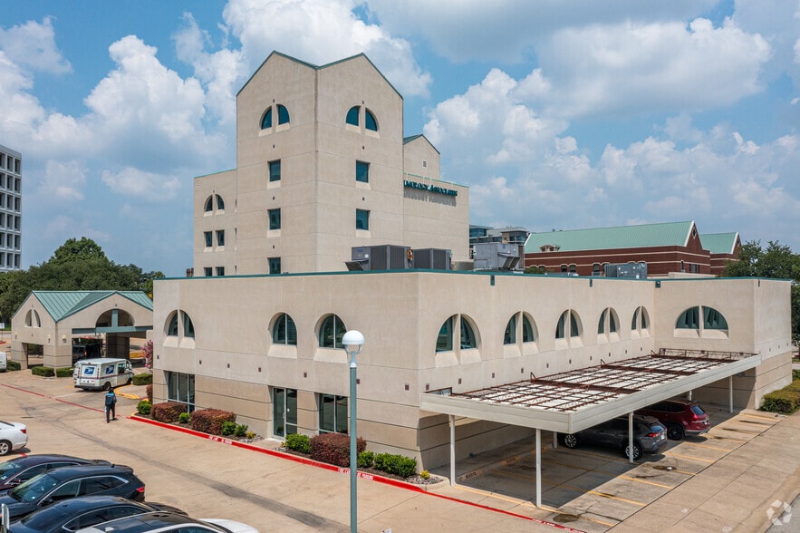 1201 Summit Ave, Fort Worth, TX for lease - Building Photo - Image 2 of 7