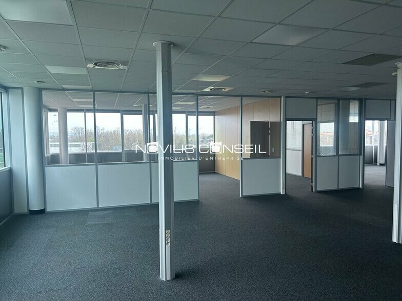 Office in Toulouse for lease - Interior Photo - Image 2 of 8