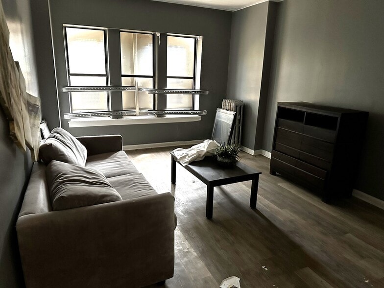 7456 S Shore Dr, Chicago, IL for sale - Interior Photo - Image 3 of 43